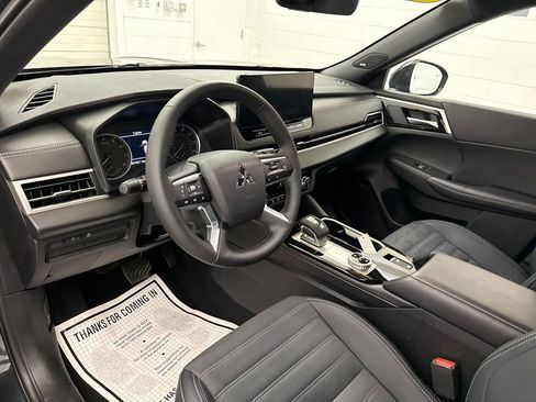 Used 2026 Mitsubishi Outlander LE AWD/4WD image 9