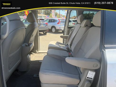 Used 2019 Kia Sedona LX FWD image 16