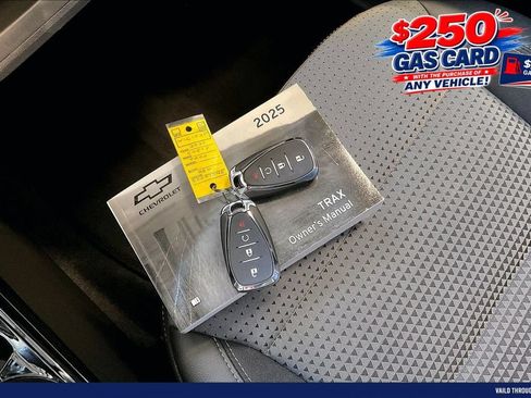Used 2025 Chevrolet Trax LT w/ Driver Confidence Package FWD image 11