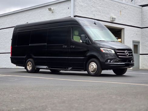 Used 2020 Mercedes-Benz Sprinter 3500 image 2