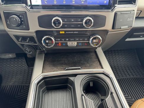 Used 2022 Ford F250 Lariat w/ Chrome Package image 12