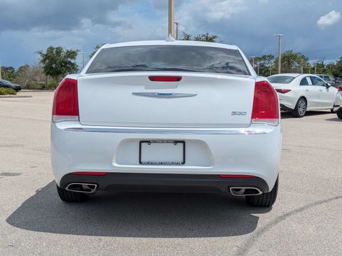 Used 2023 Chrysler 300 Touring RWD image 5