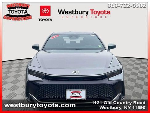 Used 2023 Toyota Crown AWD/4WD image 3