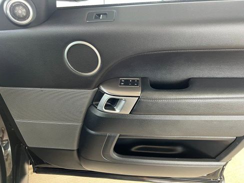 Used 2017 Land Rover Range Rover Sport SE image 17