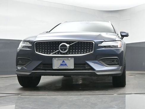 Used 2025 Volvo V60 B5 Cross Country Plus AWD/4WD image 36