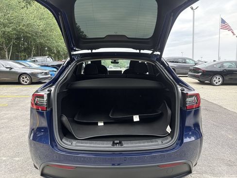 Used 2024 Tesla Model Y Long Range AWD/4WD image 21