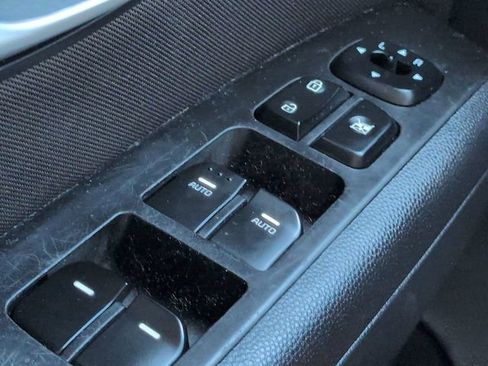 Used 2016 Kia Soul + FWD image 21