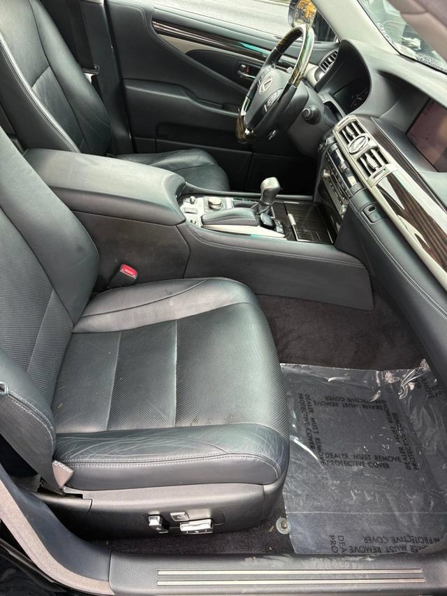 Used 2013 Lexus LS 460 w/ Comfort Pkg RWD image 23