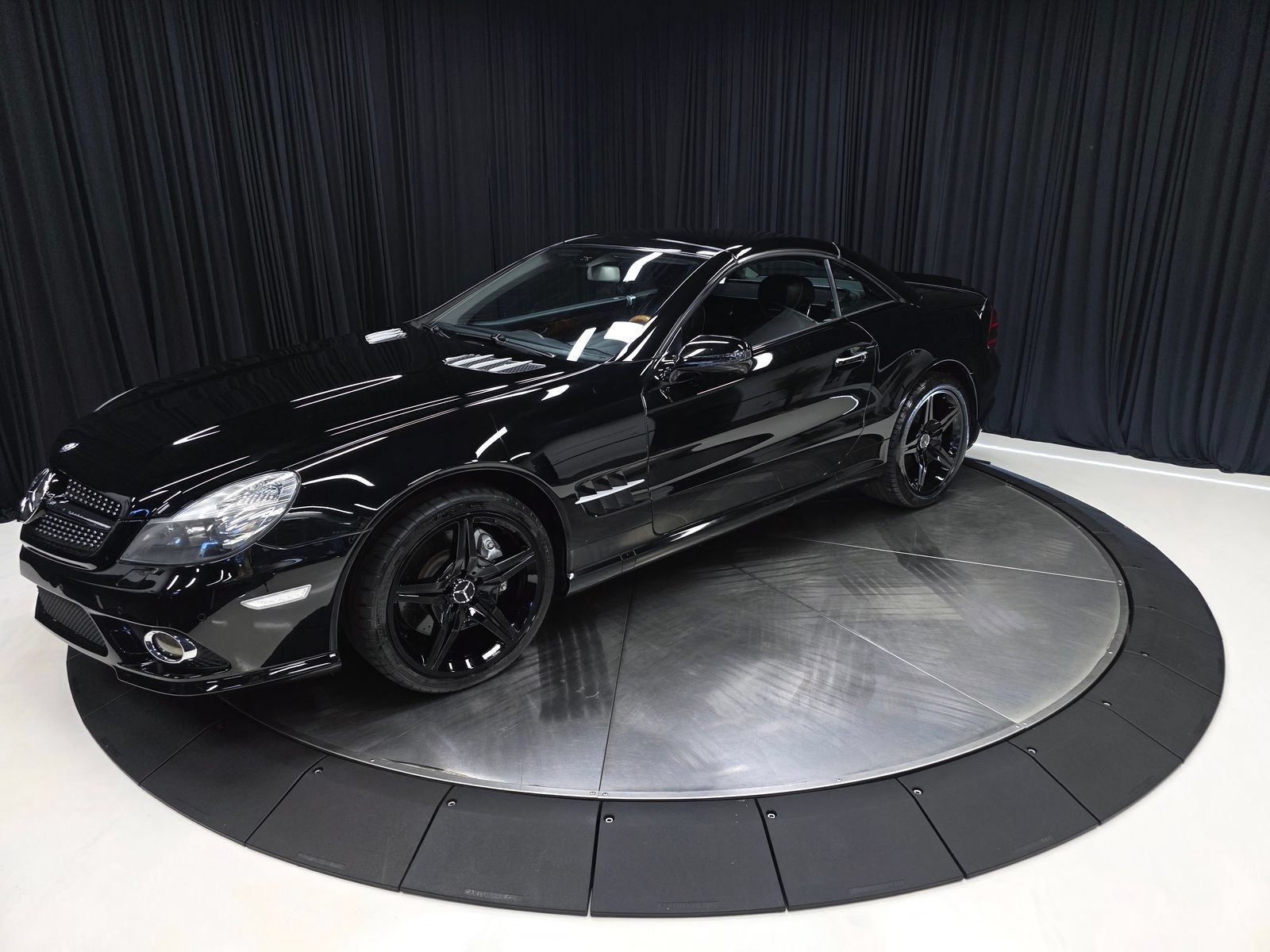 Used 2011 Mercedes-Benz SL 550 image 9