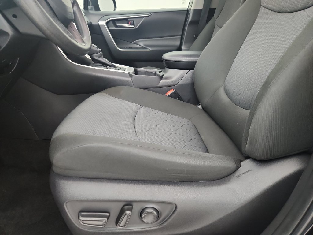 Used 2025 Toyota RAV4 XLE AWD/4WD image 22