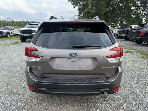 Used 2022 Subaru Forester Premium AWD/4WD image 6
