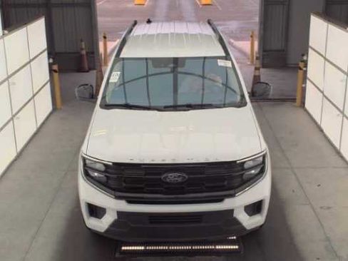 Used 2025 Ford Expedition Active AWD/4WD image 3