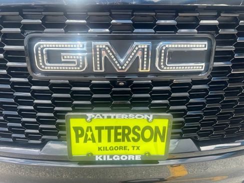 Used 2021 GMC Yukon Denali w/ Denali Premium Package AWD/4WD image 5