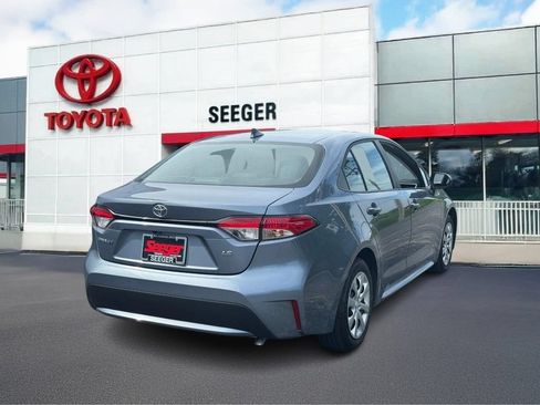 Certified 2022 Toyota Corolla LE FWD image 3