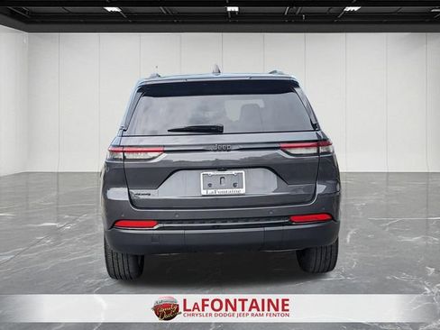 Used 2024 Jeep Grand Cherokee Altitude AWD/4WD image 4