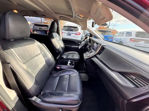 Used 2018 Toyota Sienna SE Premium image 34