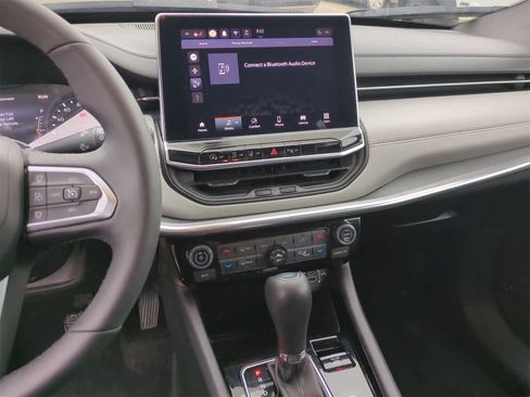 Certified 2024 Jeep Compass Limited image 27