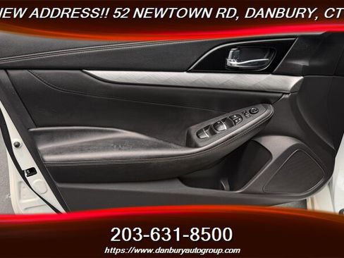 Used 2017 Nissan Maxima 3.5 SV w/ Interior Lighting Package FWD image 10