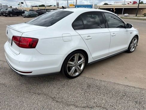 Used 2017 Volkswagen Jetta GLI FWD image 3