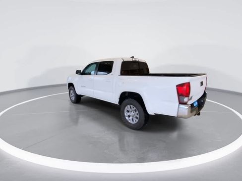 Used 2019 Toyota Tacoma SR5 AWD/4WD image 6