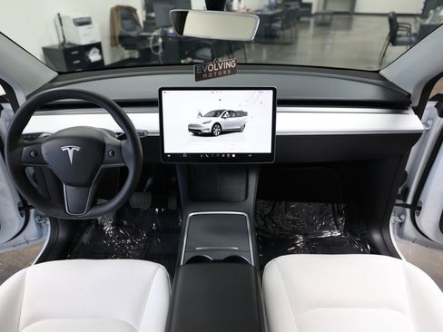 Used 2024 Tesla Model Y Long Range AWD/4WD image 21
