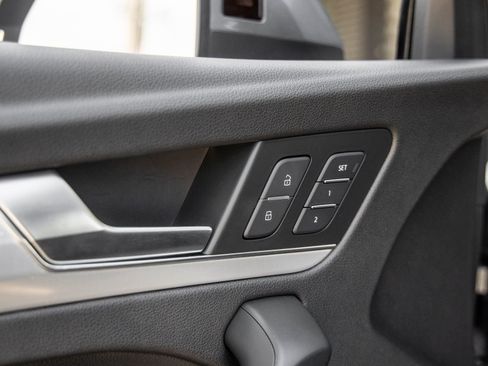 Used 2018 Audi Q5 2.0T Premium Plus w/ Premium Plus Package image 18