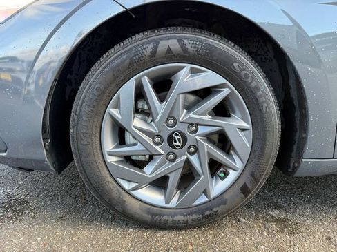 Used 2024 Hyundai Elantra SEL image 30