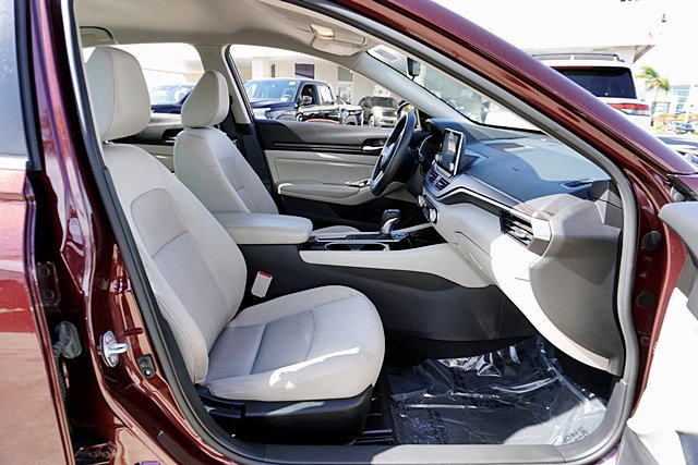 Used 2024 Nissan Altima 2.5 SV FWD image 18