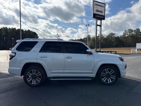 Used 2016 Toyota 4Runner SR5 image 2