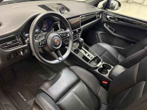 Certified 2026 Porsche Macan AWD/4WD image 4