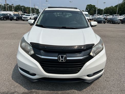 Used 2017 Honda HR-V EX image 2