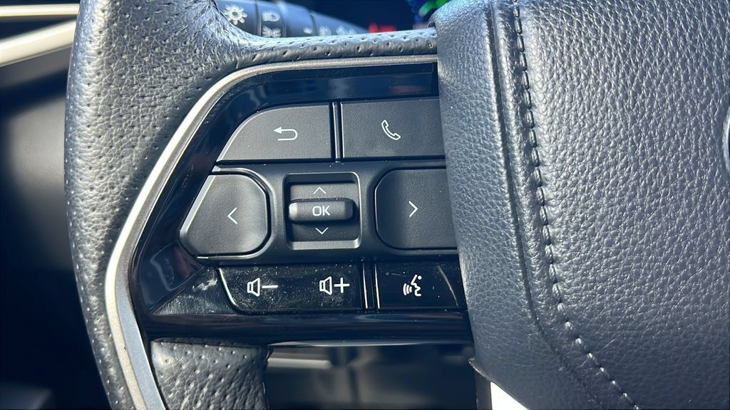 Used 2023 Toyota Sequoia SR5 w/ SR5 Premium Package AWD/4WD image 22