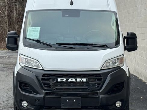 Used 2025 RAM ProMaster 2500 w/ Convenience Group image 9