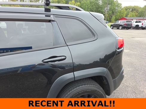 Used 2015 Jeep Cherokee Trailhawk w/ Cold Weather Group image 30