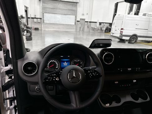 Used 2026 Mercedes-Benz Sprinter 2500 image 23