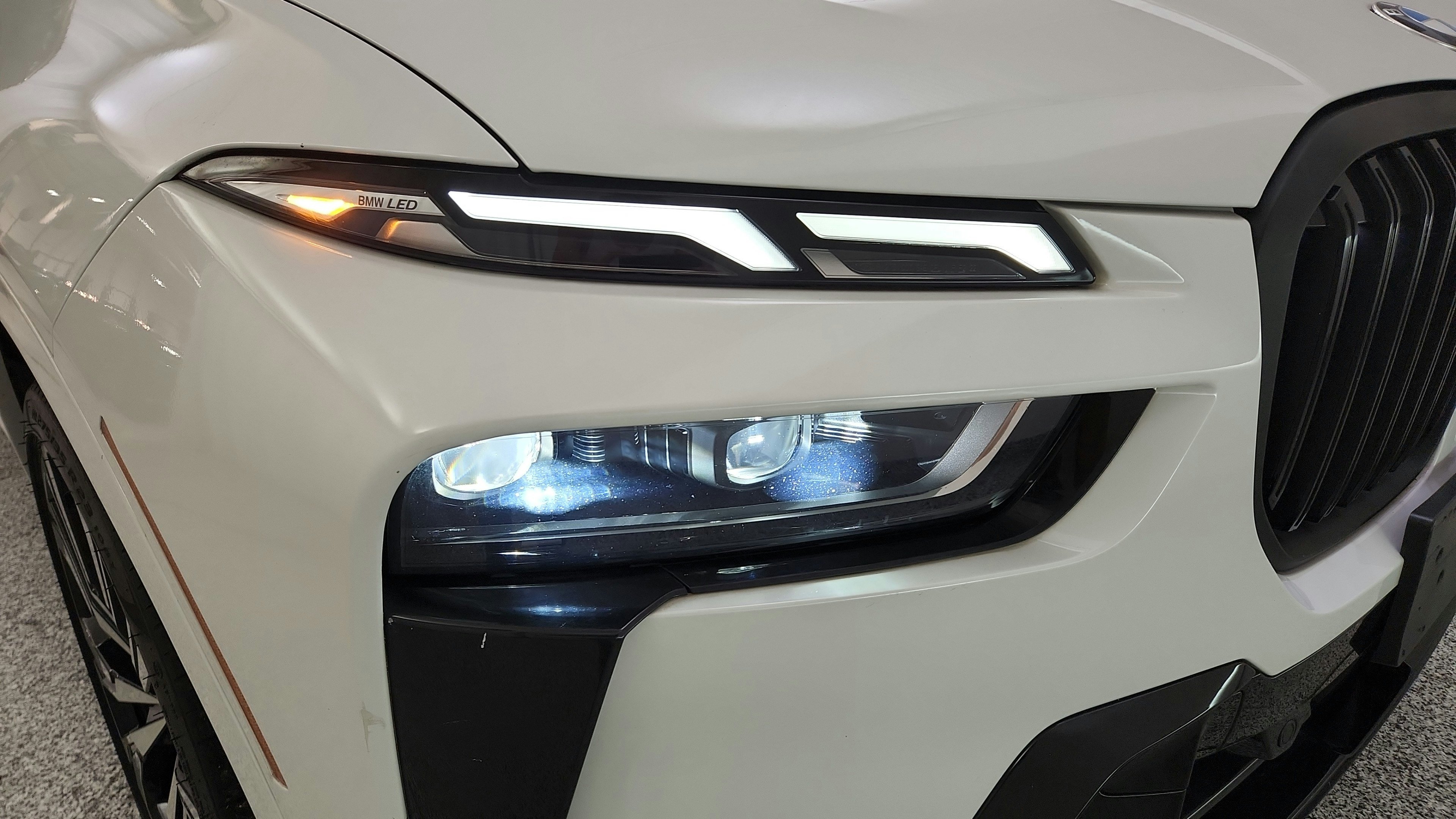 Used 2023 BMW X7 xDrive40i w/ M Sport Package AWD/4WD image 37