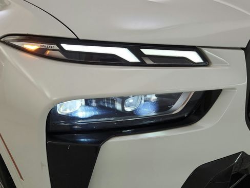 Used 2023 BMW X7 xDrive40i w/ M Sport Package AWD/4WD image 37