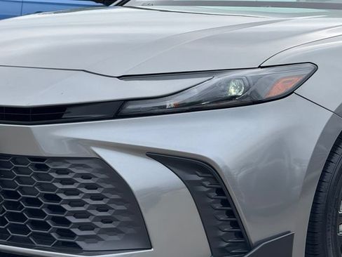 Used 2025 Toyota Camry SE FWD image 3