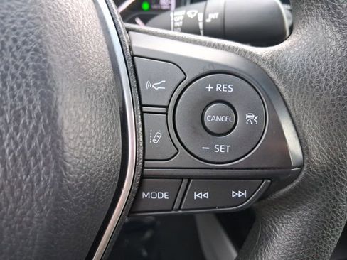 Used 2018 Toyota Camry L image 19