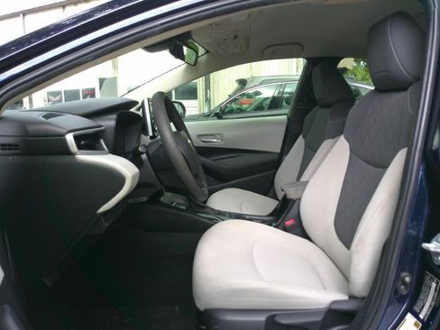 Used 2020 Toyota Corolla LE FWD image 12