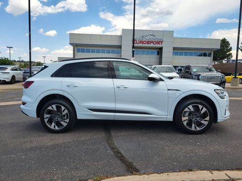 Used 2021 Audi e-tron Premium w/ Convenience Plus Package AWD/4WD image 3