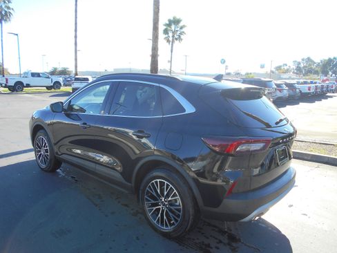 Used 2025 Ford Escape SE w/ PHEV Premium Package image 4