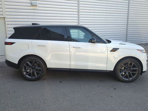Used 2026 Land Rover Range Rover Sport SE AWD/4WD image 5