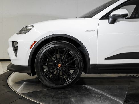 Certified 2026 Porsche Macan Electric RWD image 11
