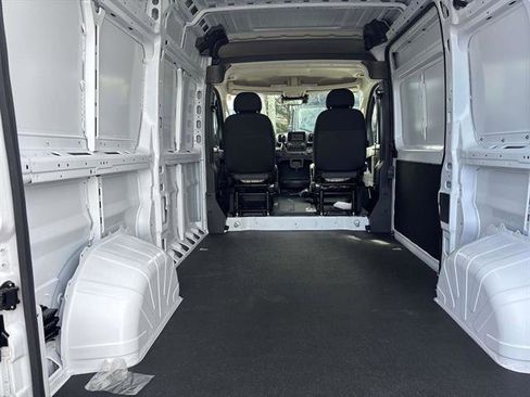 New 2025 RAM ProMaster 1500 w/ Quick Order Package 22G SLT image 4