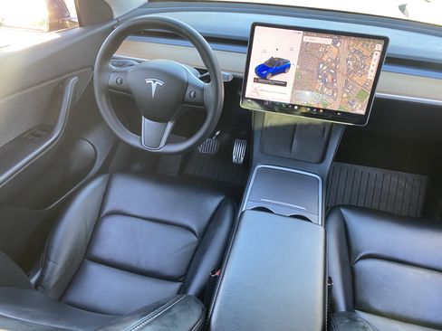 Used 2021 Tesla Model Y Long Range image 12
