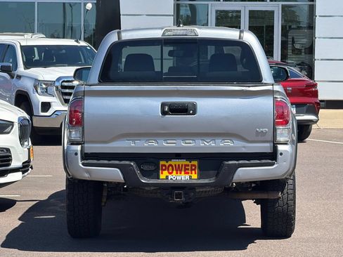 Used 2020 Toyota Tacoma TRD Off-Road w/ Technology Package AWD/4WD image 5
