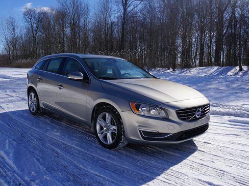 Used 2015 Volvo V60 T5 Premier w/ Convenience Package image 7