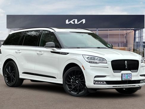 Used 2023 Lincoln Aviator Reserve w/ Equipment Group 201A RWD image 2