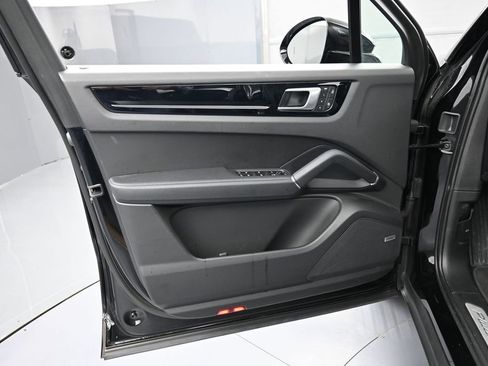 Certified 2023 Porsche Cayenne Platinum Edition AWD/4WD image 15
